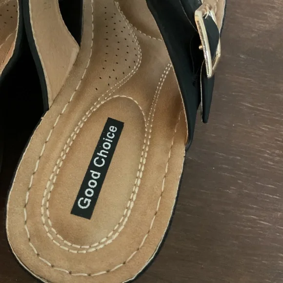 GOOD CHOICE BLACK SANDALS WITH BIG FLOWER WORN 1 TIME - Picture 4 of 5